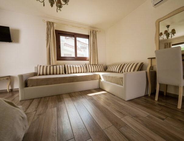 Superior Family Suite with Garden View_1