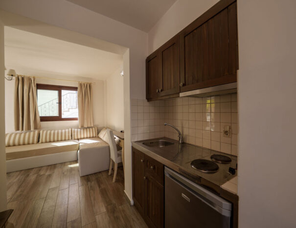 Superior Family Suite with Pool View_ (8)